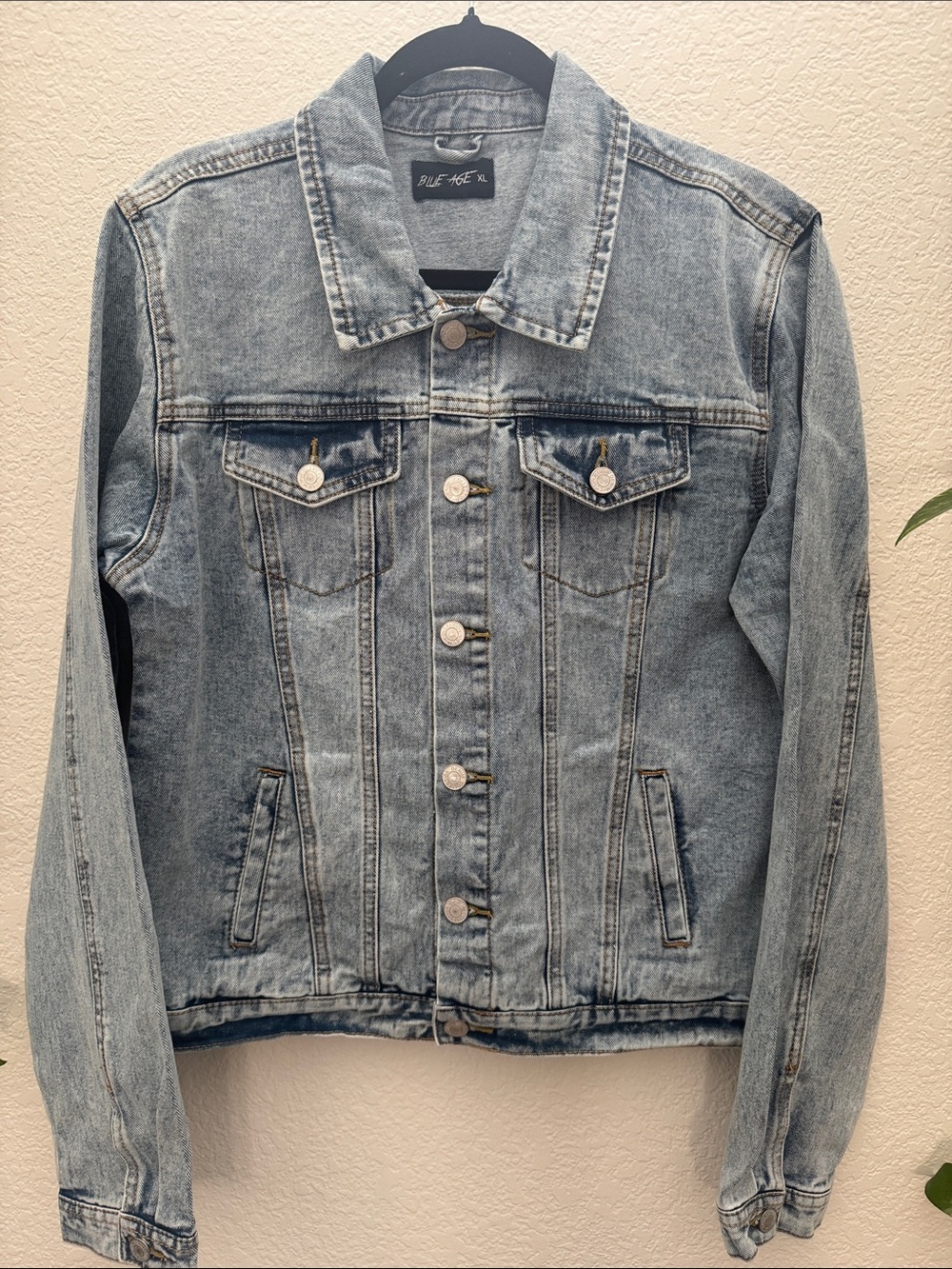 Classic Light Wash Denim Jacket Women’s XL Button Front Jean Jacket